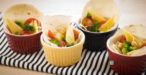 Salada de panqueca com grão-de-bico