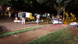 acidente 3 Motorista bate em árvore e morre na hora