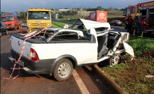 acidente br 376 novembro Acidente na rodovia deixa casal gravemente ferido