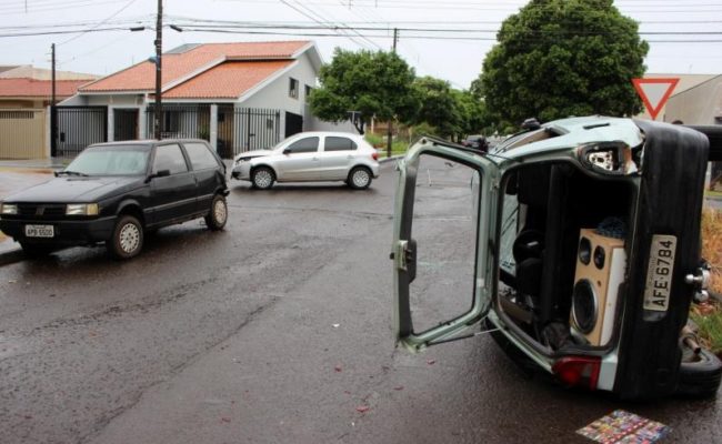 acidente maringa Três veículos se envolvem em acidente no Jardim Santa Helena