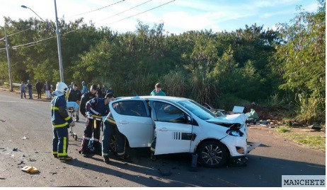 acidente contorno norte maringa Colisão frontal entre carros deixa três pessoas feridas em Maringá