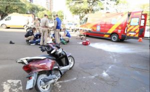 acidente maringa moto carro Pai morre e filho fica em estado grave em acidente no centro de Maringá