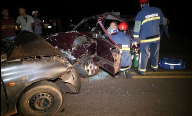 acidente pr 323 dez Batida frontal na rodovia de Paiçandu deixa vários feridos