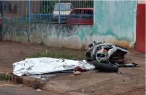 acidente moto Motociclista perde a vida após colidir com veículo parado