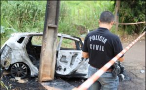 carro queimado Vigilante é assassinado a tiros no Conjunto Borba Gato em Maringá
