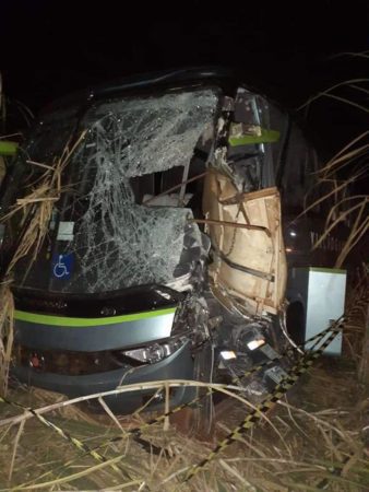 acidente onibus Acidente com ônibus da Garcia deixa motorista morto