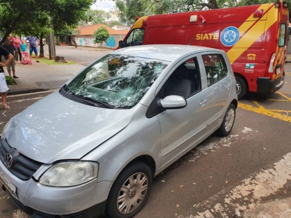 acidente moto carro maringa Motociclista sofre graves ferimentos ao ser atingido por carro que invadiu preferencial