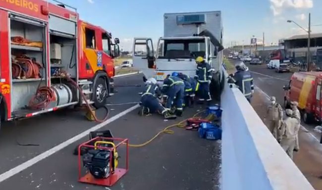 acidente contorno norte 1 Motorista sobrevive a um grave acidente de trânsito em Maringá