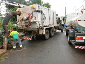 maquinas Encontra-se de tudo dentro de bueiros