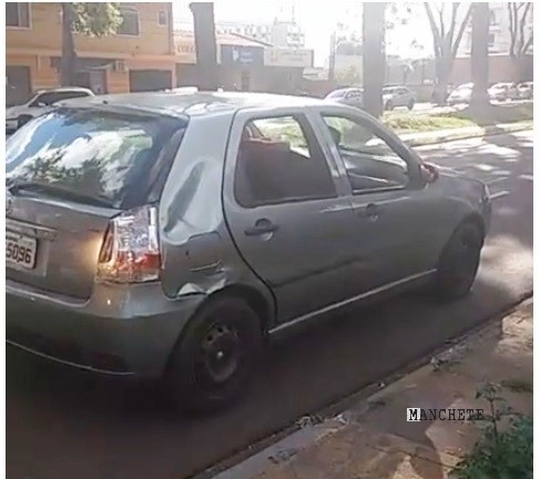 Foto de A caminho do hospital, mulher tem oitavo filho dentro de carro