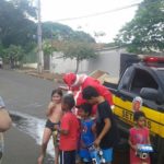 agentes 4 Agentes de trânsito fazem entrega de presentes de Natal