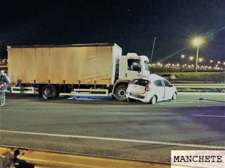 Foto de Caminhão colide com carro e casal morre no Contorno Norte