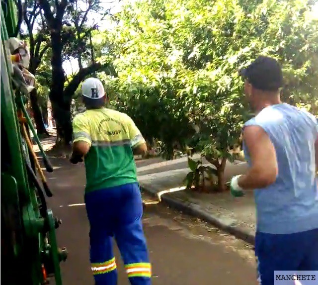 Foto de Vereador ainda não apareceu para desafio feito por gari