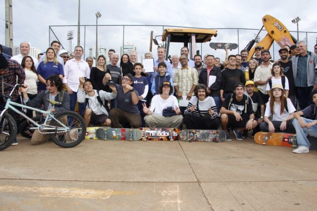 Foto de Edmar Arruda viabiliza construção de pista de skate na Vila Olímpica