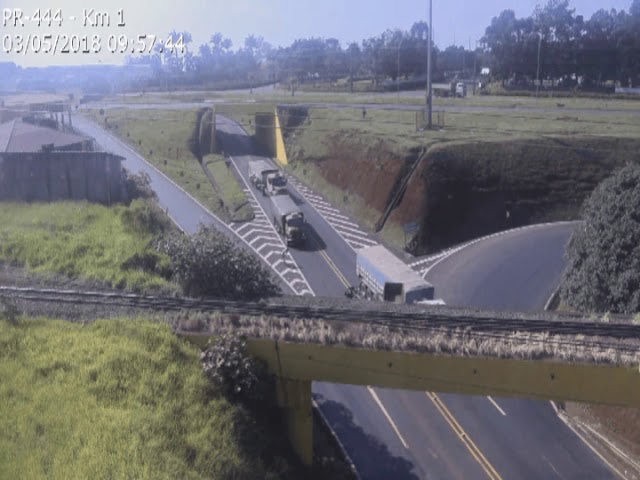 Foto de Motociclista sai ileso de acidente com caminhão na PR 444