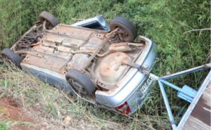 acidente br 376 marialva Motorista sai ileso de capotamento na rodovia em Marialva