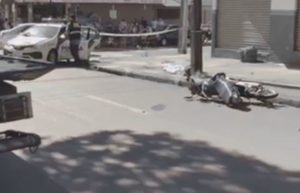 acidente motociclista Motociclista morre após colidir contra carro e poste