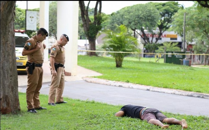 Foto de Rapaz é assassinado na frente de igreja em Maringá