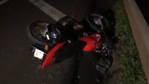 moto acidente Motorista atropela casal de motociclista, mata garupa e foge do local