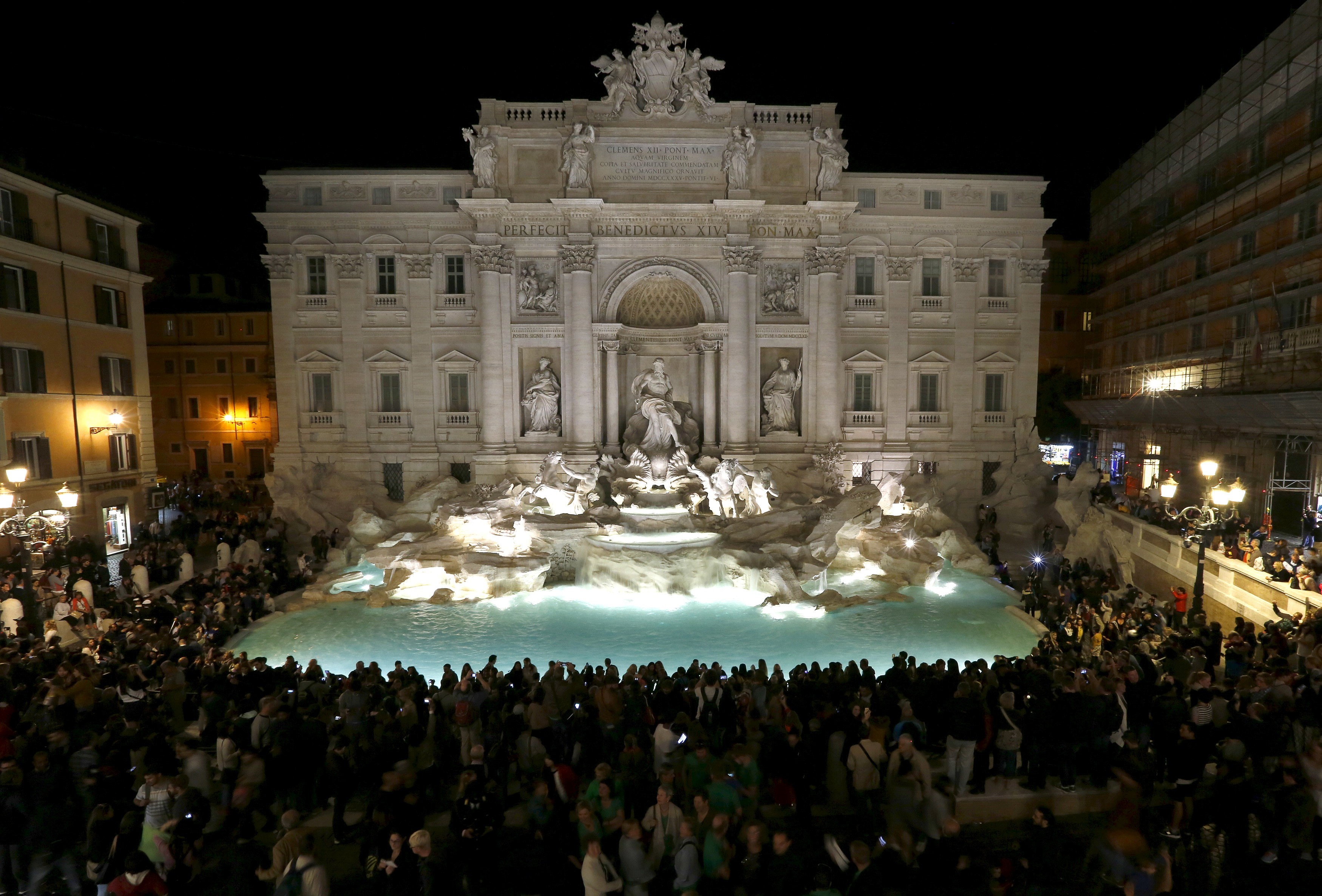 Foto de Fontana di Trevi: prefeitura de Roma e Igreja brigam por milhões em moedas jogados na fonte por turistas