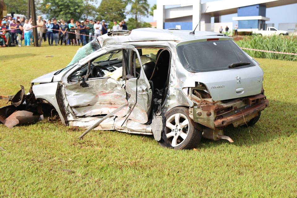 Foto de Casal de Maringá morre em acidente com carreta