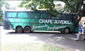 onibus chape Chapecoense diz que ônibus que se acidentou em Maringá não pertence ao clube