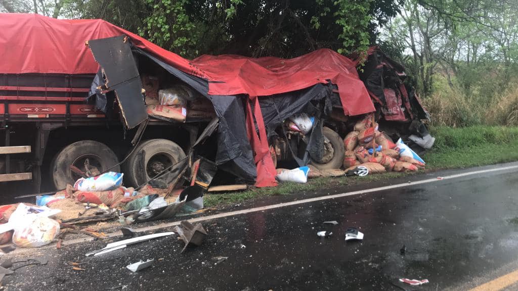 Foto de Moradores de Paiçandu morrem de acidente na rodovia PR-317