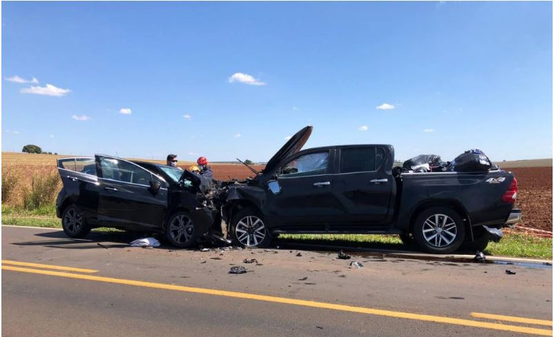 Foto de Duas pessoas ficam feridas em colisão frontal na rodovia PR-317