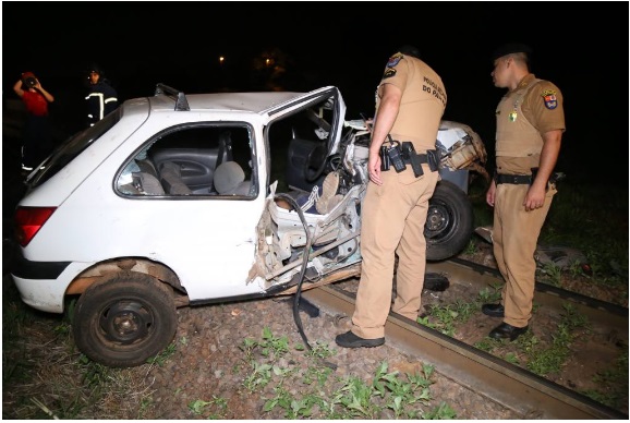 Foto de Um morre e outro fica gravemente ferido em acidente com locomotiva de trem