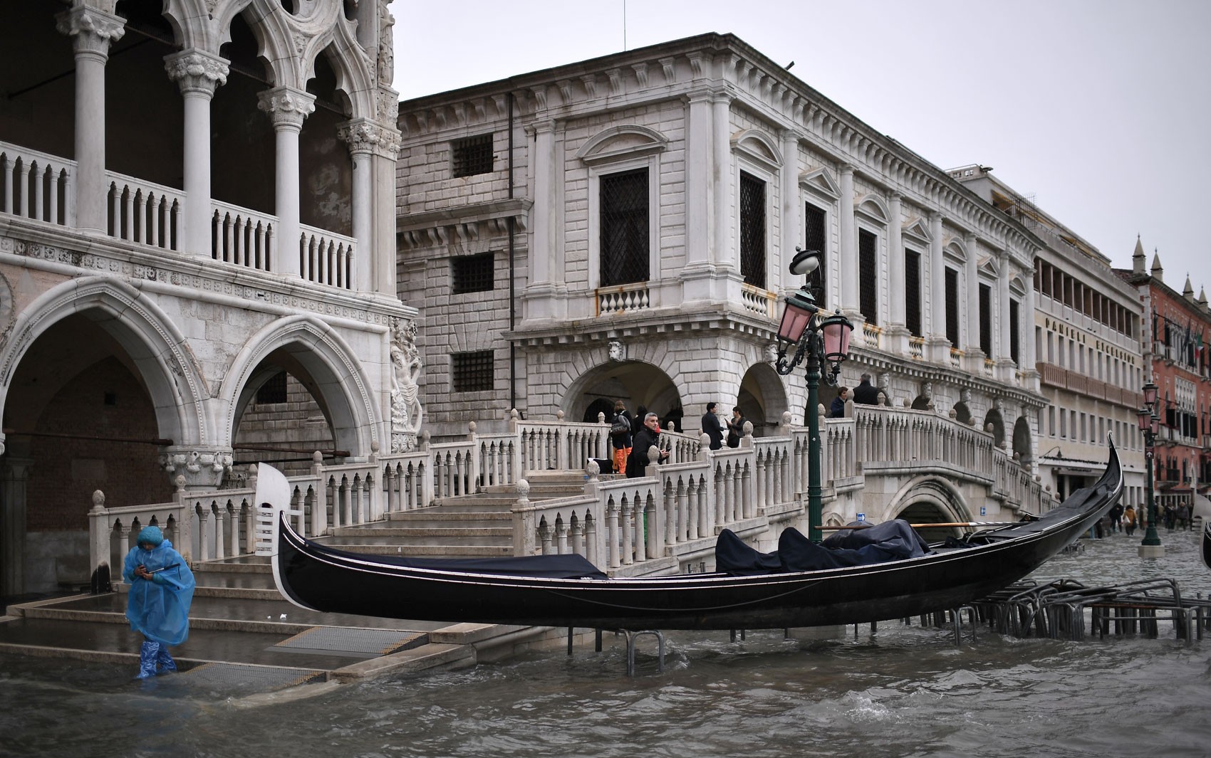 Foto de Maré alta histórica afeta Veneza