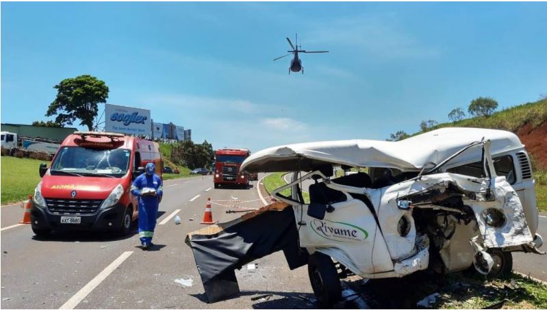 Foto de Colisão frontal na rodovia BR 376 causa a morte de uma pessoa