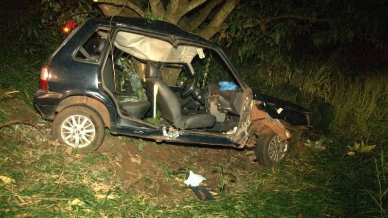 Foto de Motorista morre na hora após bater carro na estrada de Pulinópolis