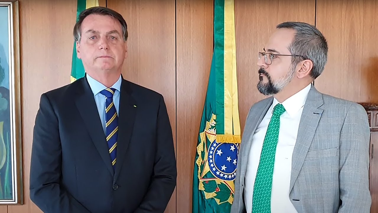 Foto de Para Bolsonaro, presença de ministro da Educação em protesto não foi ‘muito prudente’