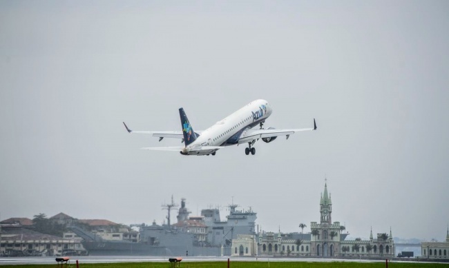 Aviao Azul e1602705249480 Perde aula de doutorado e processa empresa aérea