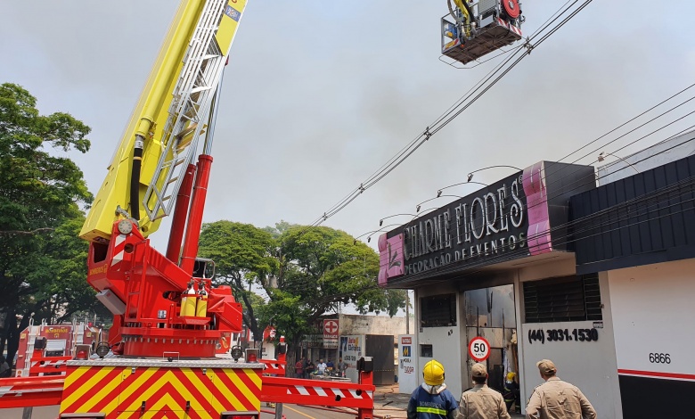 incendio empresa decoracao Empresa de decoração para eventos é destruída pelo fogo em Maringá