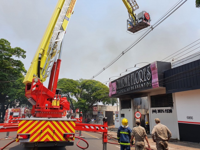 incendio empresa decoracao e1602704565555 Empresa de decoração para eventos é destruída pelo fogo em Maringá