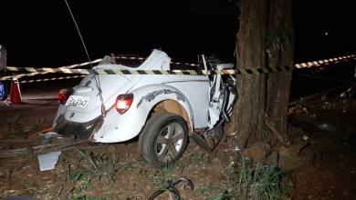 Foto de Jovem morre após colisão de veículo contra árvore