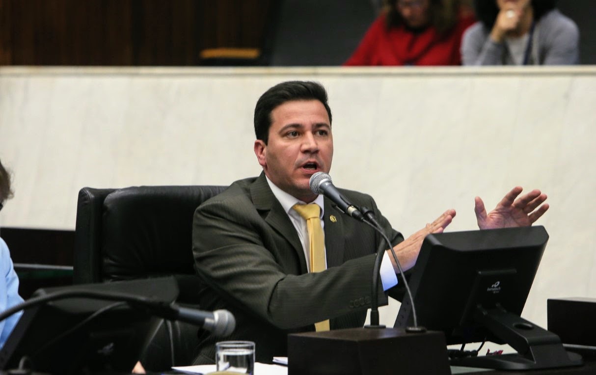 deputado Arilson Projeto pede revogação do título de cidadania dado a Jair Bolsonaro