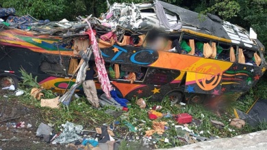 Foto de Bombeiros confirmam 14 passageiros mortos em acidente com ônibus de turismo na BR-376