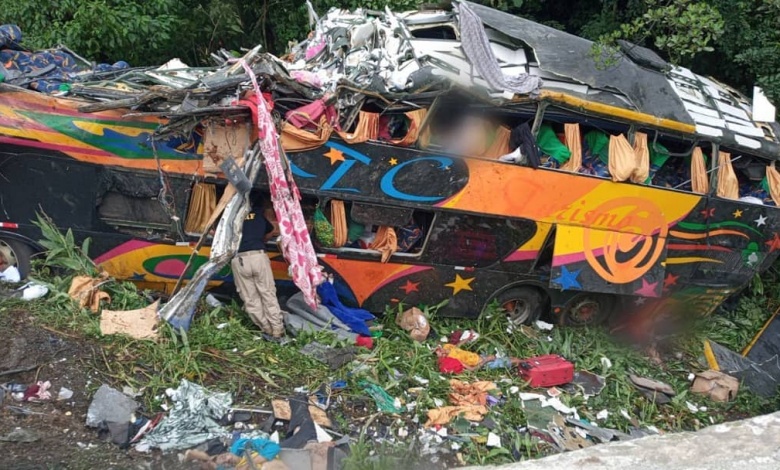 Bombeiros confirmam 14 passageiros mortos em acidente com ônibus de turismo na BR-376 1 onibus guaratuba Bombeiros confirmam 14 passageiros mortos em acidente com ônibus de turismo na BR-376