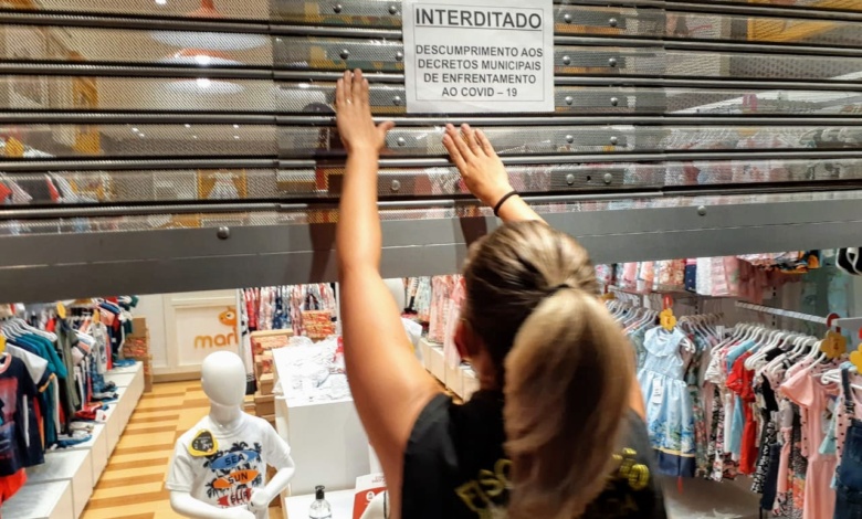 Loja também é autuada e fechada no Avenida Center 1 Interdicao Loja também é autuada e fechada no Avenida Center