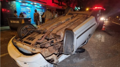 Foto de Motorista capota veículo, abandona o local e é detido em seguida pela Policia