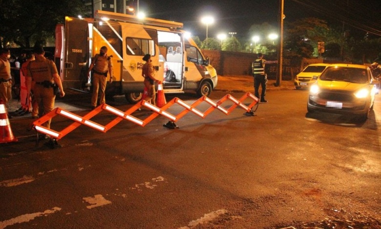 Blitz 1 Blitze do final de semana abordam 175 veículos e apreendem 13