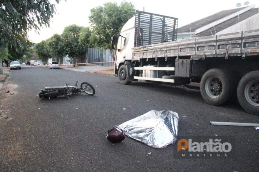 acidente motociclista Motociclista morre após bater na traseira de caminhão estacionado