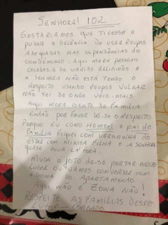 carta anonima Jovem que recebeu carta pedindo para que ela pare de usar roupas curtas procura a polícia