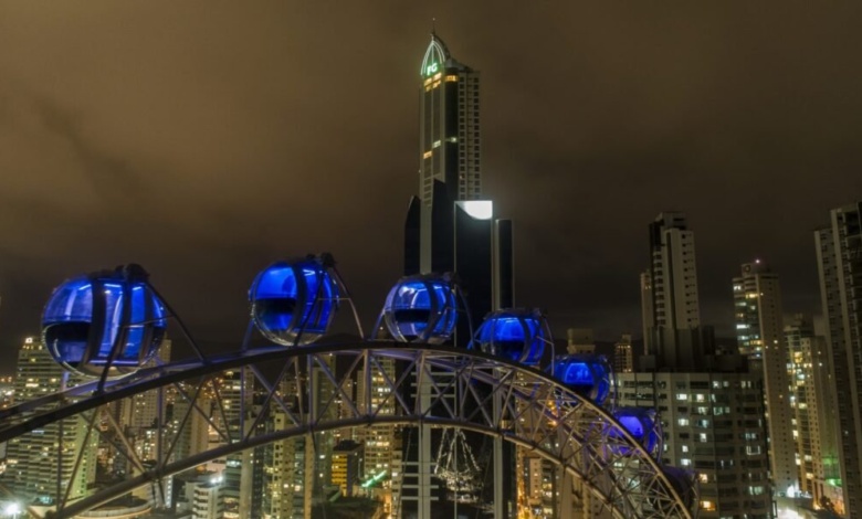 Casal de turistas é esquecido em roda gigante de Balneário Camboriú 1 roda gigante Casal de turistas é esquecido em roda gigante de Balneário Camboriú