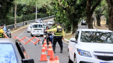 Foto de Blitz com Prefeitura e PM remove oito veículos e aplica 13 multas; moto com R$ 48 mil em multas é apreendida