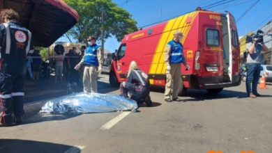 Foto de Motociclista morre após bater moto em carro