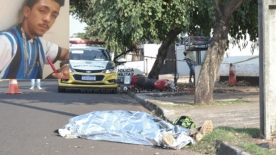 Foto de Rapaz morre após bater moto em poste