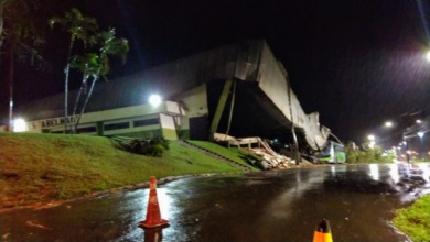 Foto de Temporal destruiu o ginásio de esportes de Mandaguaçu